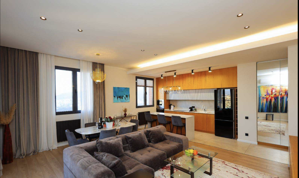 ქირავდება 4 ოთახიანი ბინა საბურთალოზე